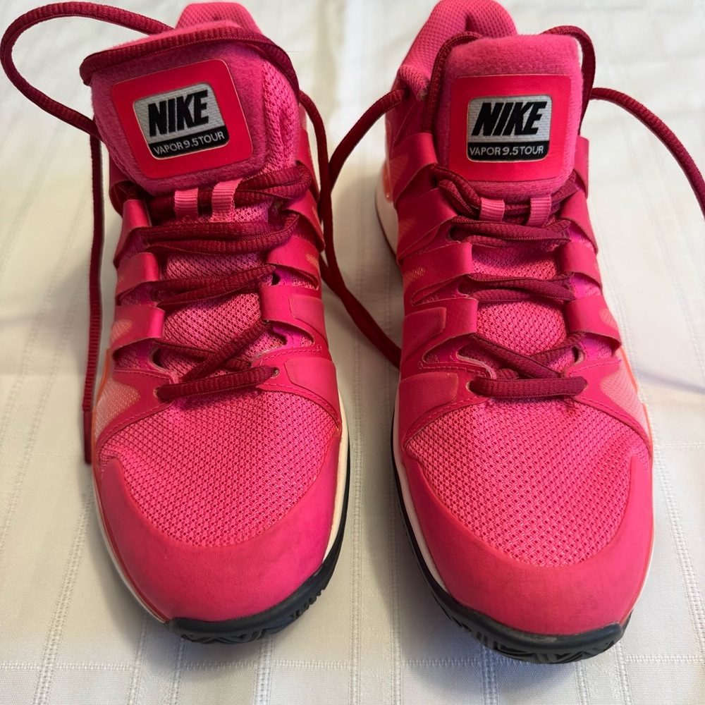 Nike Zoom Vapor 9.5 Tour Women's Pink & Ivory Tennis Sneakers - Size 8.5